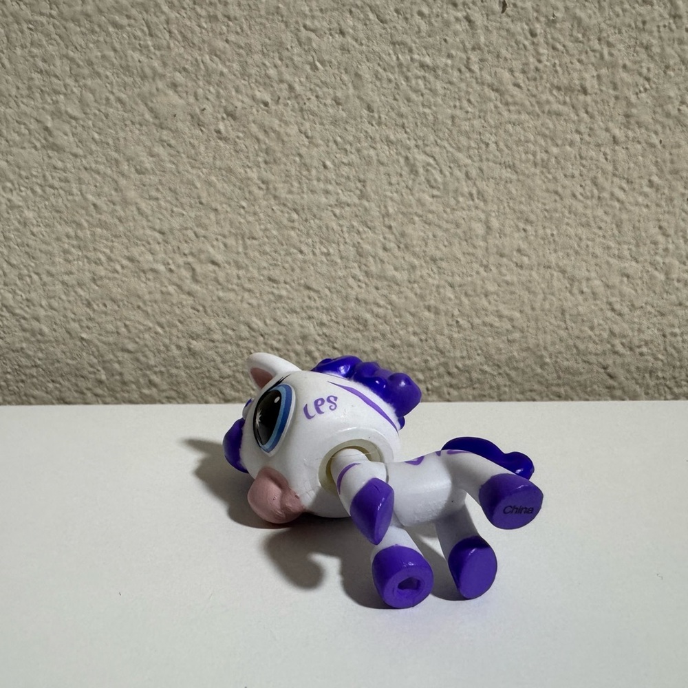Littlest Pet Shop Series 4 G7 Zebra # 249
New out of box. - Picture 5 of 5